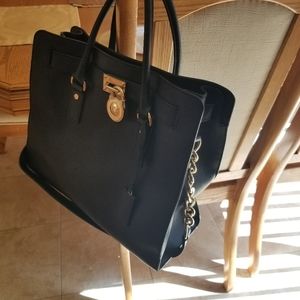 Michael  Kors Large  Pocket Book